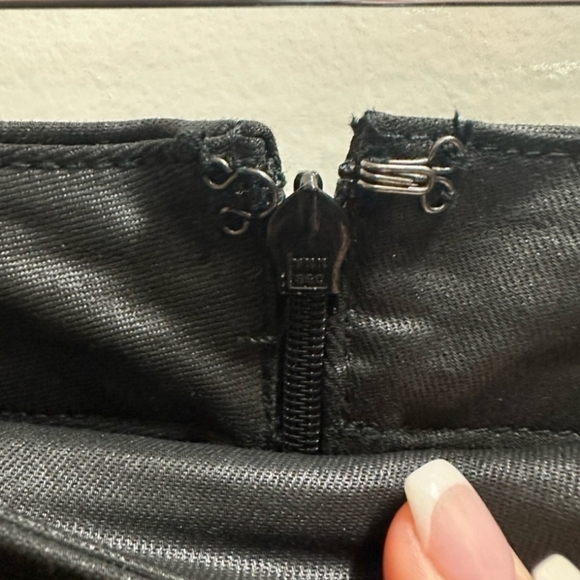 NWT White House Black Market Coated Zipper Pencil Skirt Size 6 - Picture 5 of 11